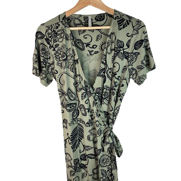 Hanna Andersson Dresses & Skirts - Hanna Andersson Women's PS Green Black‎ Floral Rayon Wrap Dress *